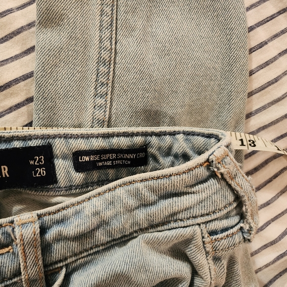 Hollister size   00R distressed  light wash jeans - Picture 6 of 10